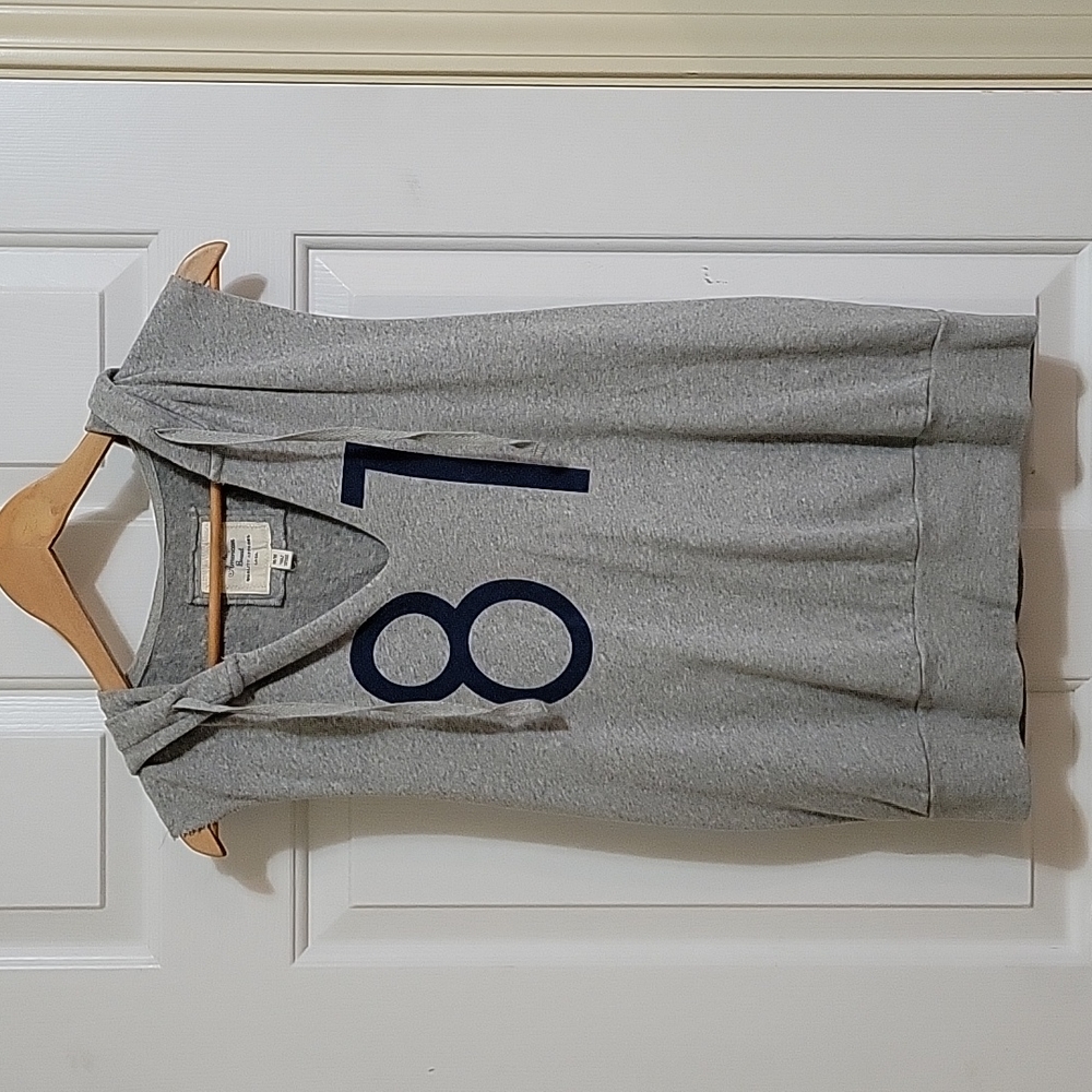 Distressed retro style muscle tee